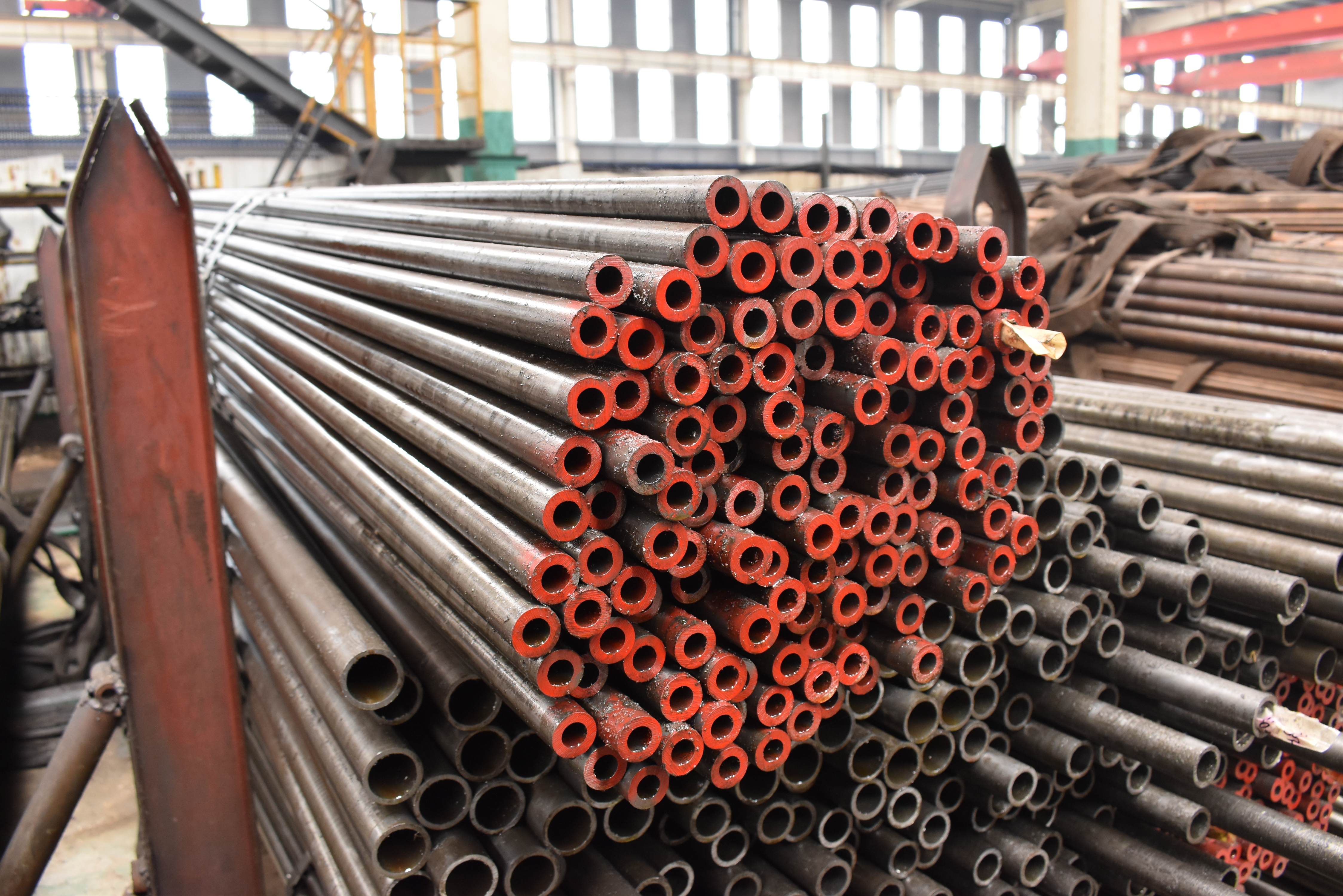 Reasonable Price ASTM A106 High Quality Hot Rolled Seamless Low Carbon Steel Pipe for Manufacturing